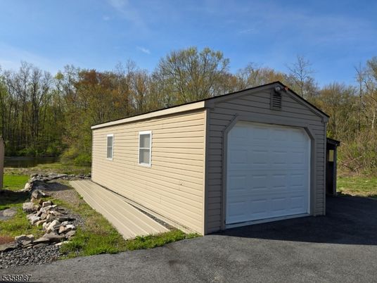 Detached Garage, Exterior