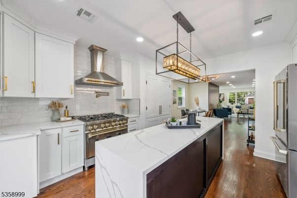 Interior, Kitchen, Living room, Pendant Lights, Recessed Lighting, Stainless Steel Appliances, Wood Texture Flooring