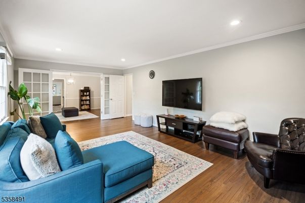 Interior, Living room, Pendant Lights, Recessed Lighting, Wood Texture Flooring