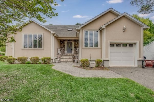 Attached, Exterior, Facade, Ranch