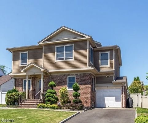 Attached, Exterior, Facade, Brick Facade, American Craftsman