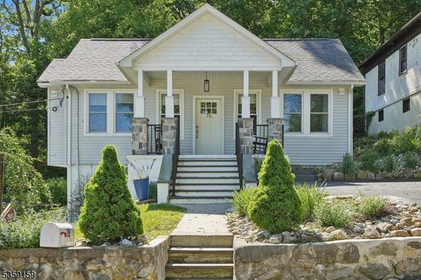 Exterior, Facade, Cape Cod