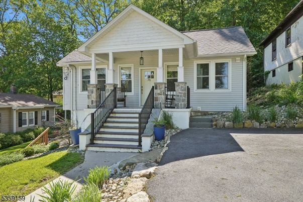 Exterior, Facade, Cape Cod