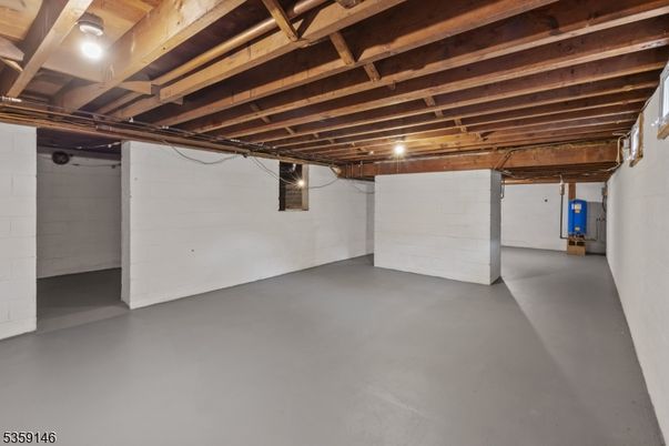 Empty room, Interior, Wooden Beams