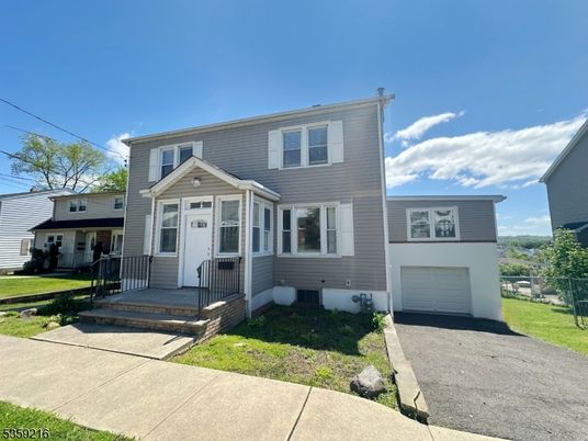 Attached, Exterior, Facade, Raised Ranch