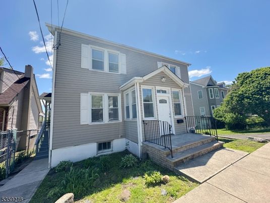 Exterior, Facade, American Foursquare