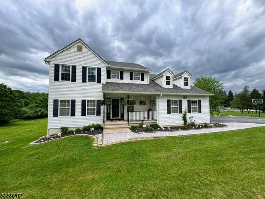 Exterior, Facade, Farmhouse