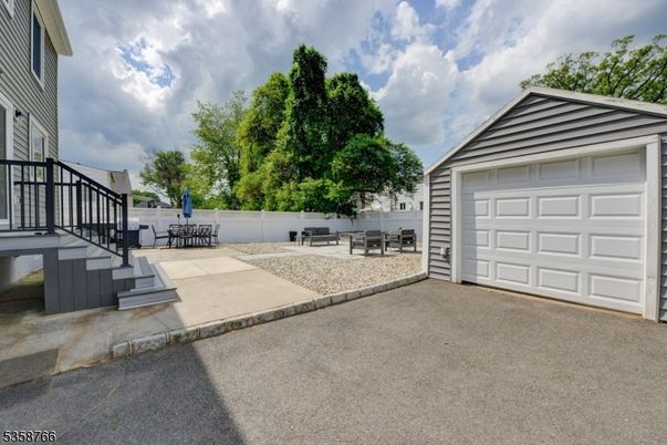 Detached Garage, Exterior