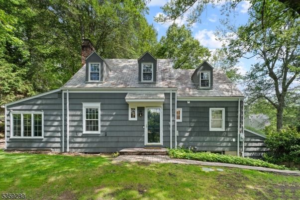 Exterior, Facade, Cape Cod