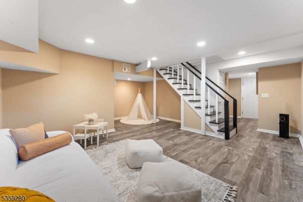 Interior, Recessed Lighting, Wood Texture Flooring