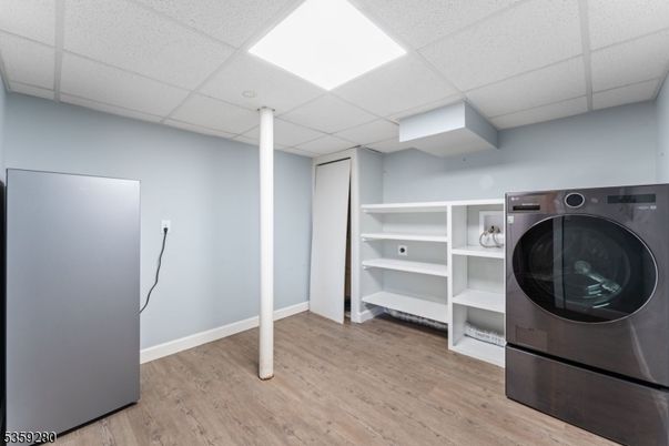 Interior, Recessed Lighting, Washer, Wood Texture Flooring