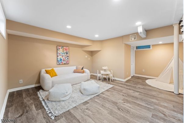 Interior, Recessed Lighting, Wood Texture Flooring