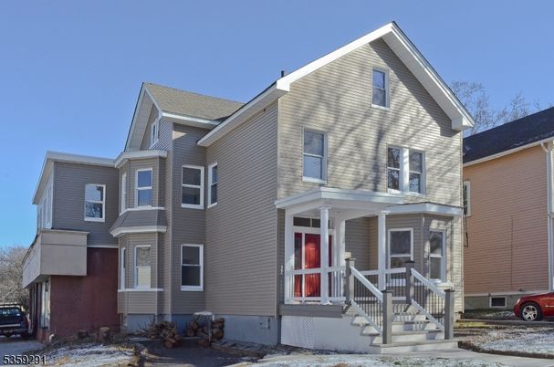 Exterior, Facade, Rowhouse