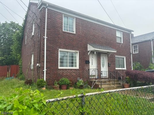 Exterior, Facade, Brick Facade, Rowhouse