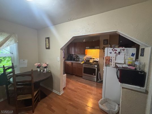 Dining room, Interior, Kitchen, Stainless Steel Appliances, Wood Texture Flooring