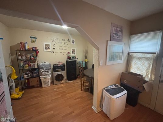 Interior, Washer, Wood Texture Flooring