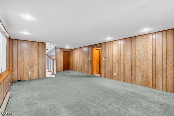 Empty room, Interior, Recessed Lighting, Wooden Walls