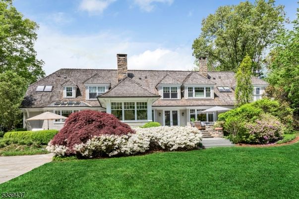 Exterior, Facade, Cape Cod