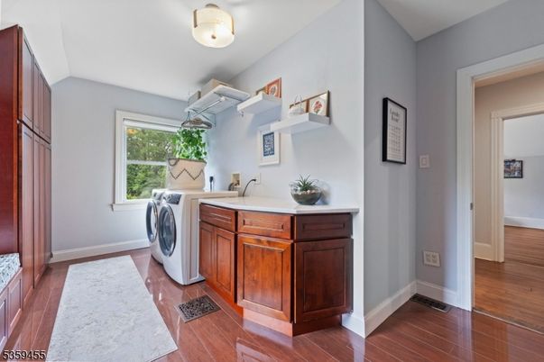 Interior, Washer, Wood Texture Flooring