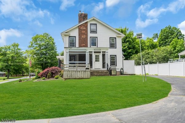 Backyard, Exterior, Facade, Queen Anne Victorian
