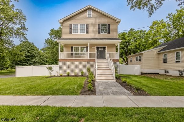 Exterior, Facade, American Craftsman