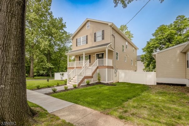 Backyard, Exterior, Facade, American Foursquare