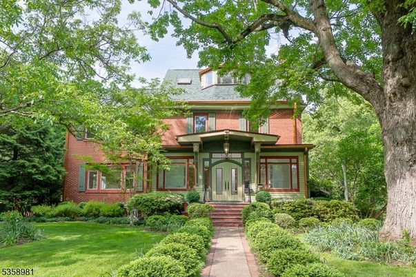 Exterior, Facade, Brick Facade, American Foursquare