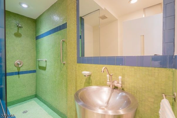 Bathroom, Interior, Recessed Lighting
