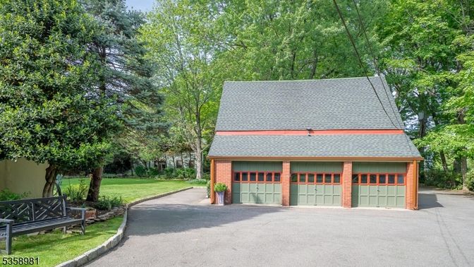 Detached Garage, Exterior