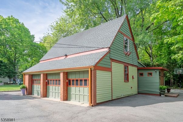 Detached Garage, Exterior