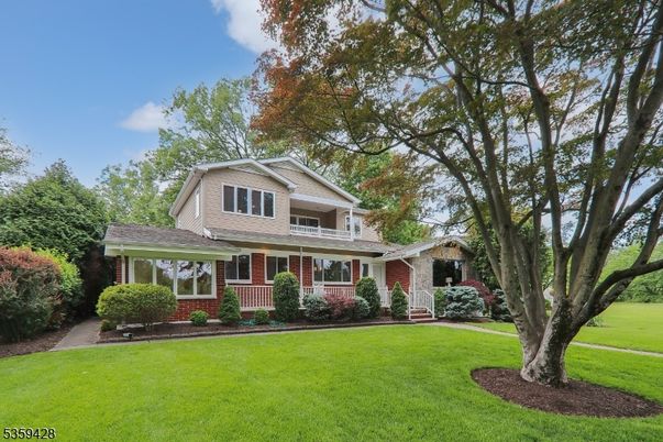 Backyard, Exterior, Facade, Brick Facade, Split Level