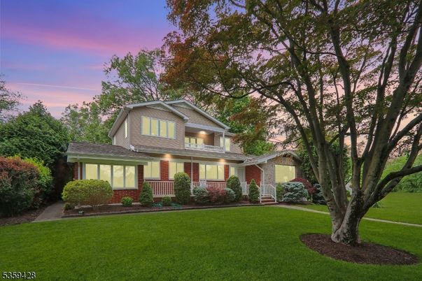 Backyard, Exterior, Facade, Brick Facade, Split Level