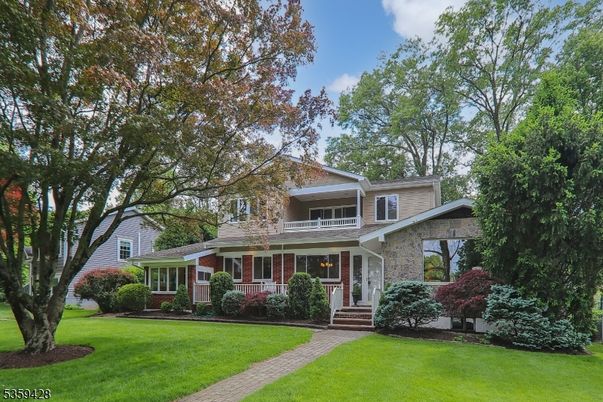 Backyard, Exterior, Facade, Brick Facade, American Foursquare