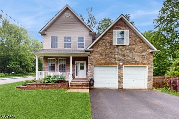 Attached, Exterior, Facade, Brick Traditional