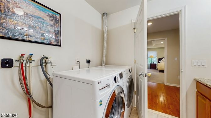 Interior, Recessed Lighting, Washer, Wood Texture Flooring