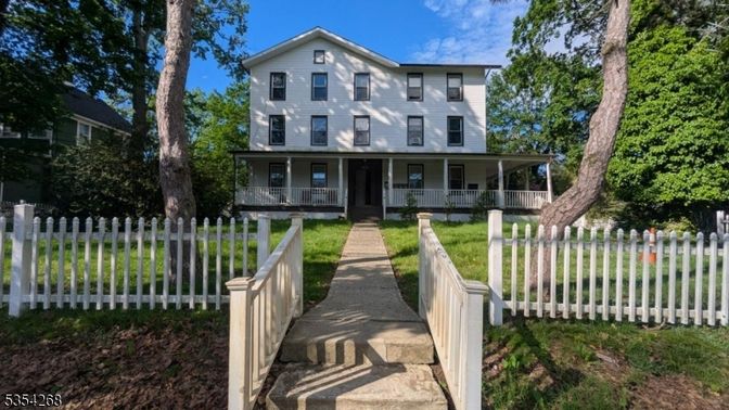 Backyard, Exterior, Facade, Queen Anne Victorian