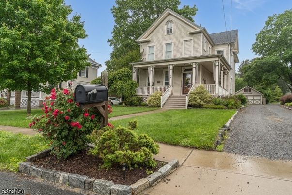 Backyard, Exterior, Facade, Queen Anne Victorian