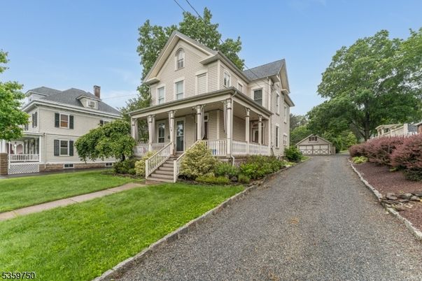 Backyard, Exterior, Facade, Queen Anne Victorian