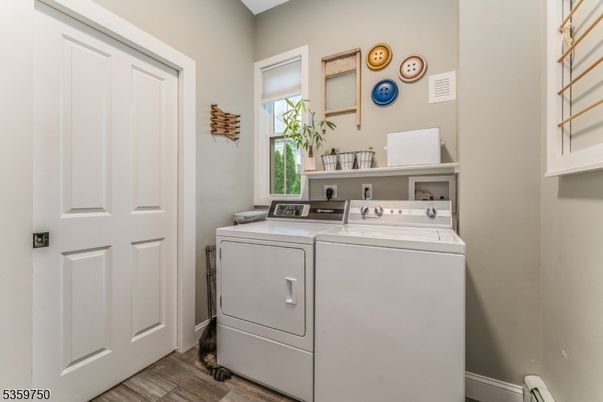 Interior, Washer, Wood Texture Flooring