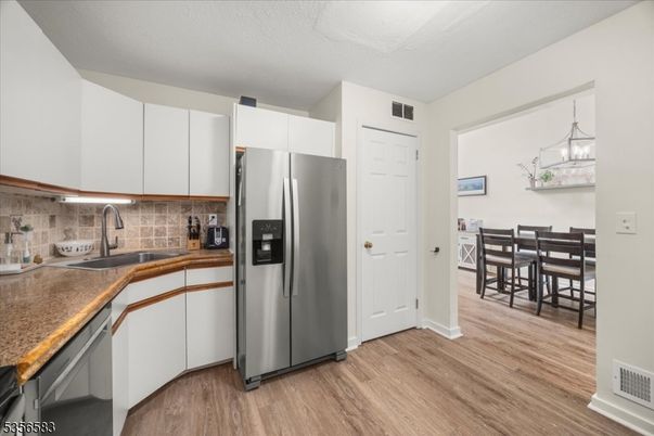 Dining room, Interior, Kitchen, Stainless Steel Appliances, Wood Texture Flooring