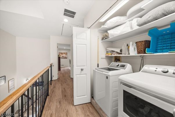 Interior, Recessed Lighting, Washer, Wood Texture Flooring