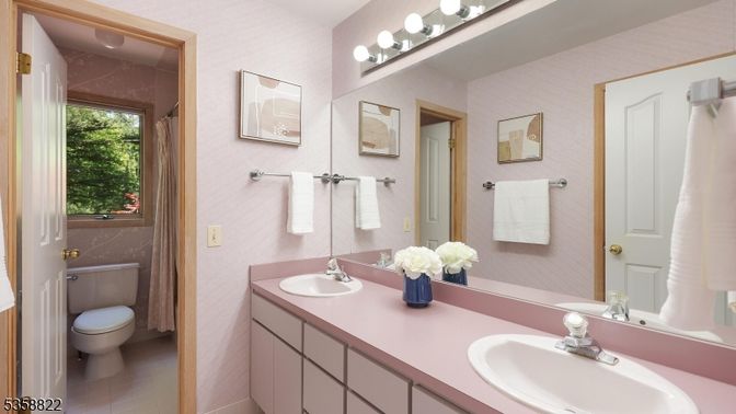 Bathroom, Dual Sink Vanities, Interior