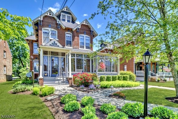 Exterior, Facade, Brick Facade, Queen Anne Victorian