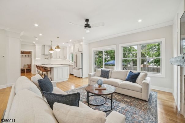 Interior, Kitchen, Living room, Pendant Lights, Recessed Lighting, Wood Texture Flooring