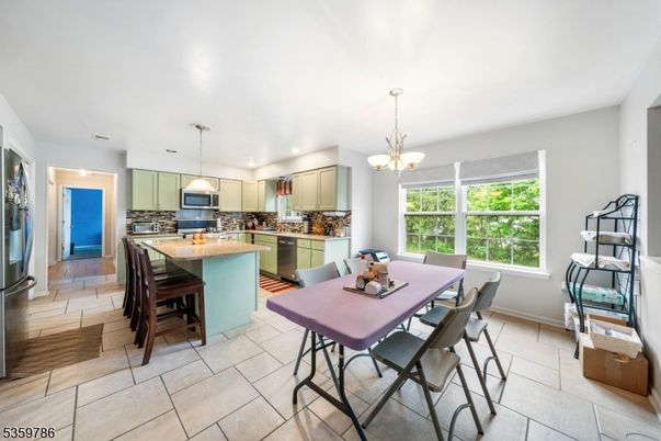 Chandelier, Dining room, Interior, Kitchen, Pendant Lights, Recessed Lighting, Stainless Steel Appliances