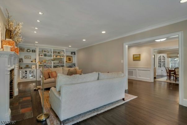 Dining room, Interior, Living room, Recessed Lighting, Wood Texture Flooring