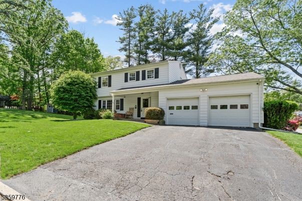 Attached, Exterior, Facade, Raised Ranch