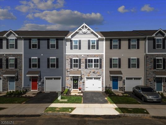 Attached, Exterior, Facade, Rowhouse