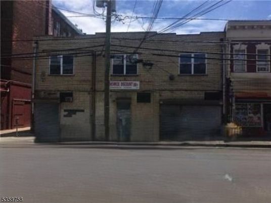 Exterior, Facade, Brick Facade, Rowhouse