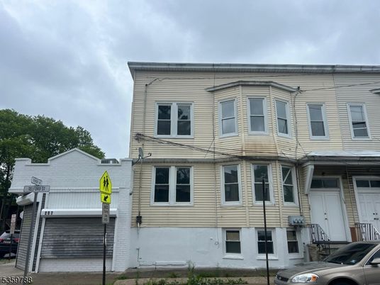 Attached, Exterior, Facade, Rowhouse